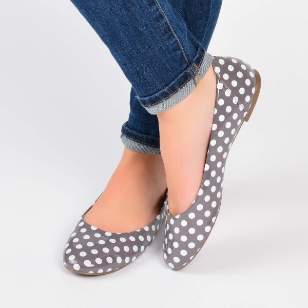 Journee Women's Comfort Kavn Flats